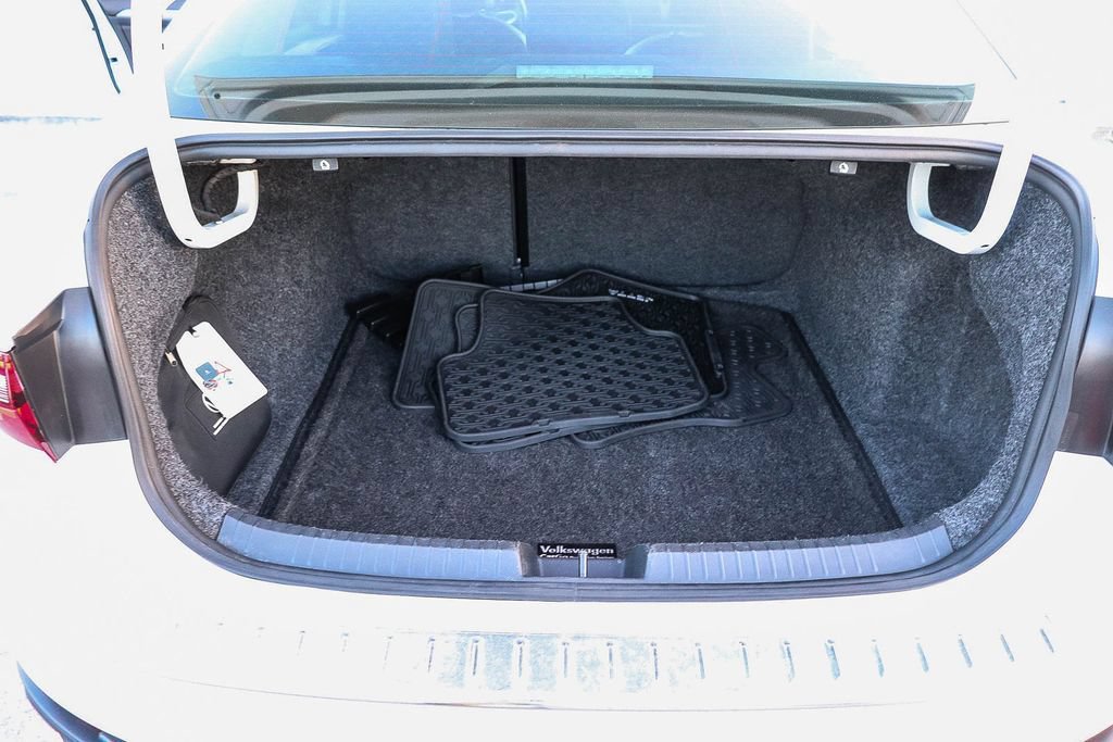Used 2023 Volkswagen Jetta SE FWD image 28
