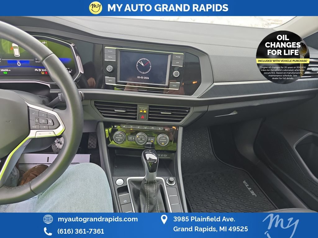 Used 2024 Volkswagen Jetta SE image 19