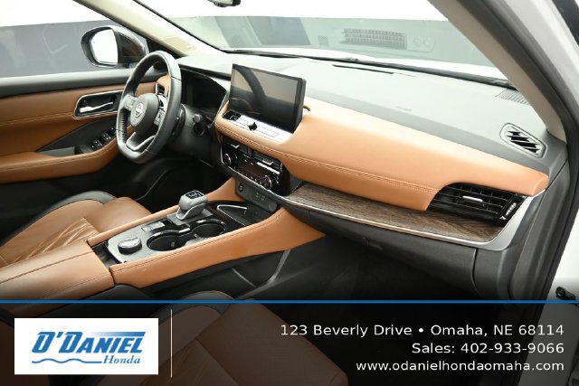 Used 2024 Nissan Rogue Platinum w/ Platinum Premium Package AWD/4WD image 40