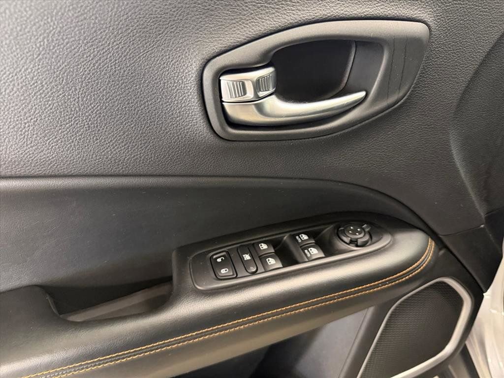 Used 2018 Jeep Compass Limited image 12