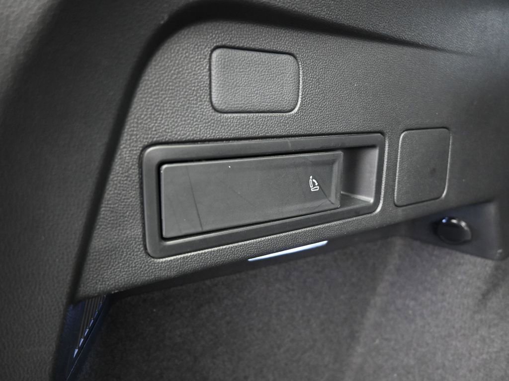 Used 2022 Volkswagen Tiguan SE R-Line image 42