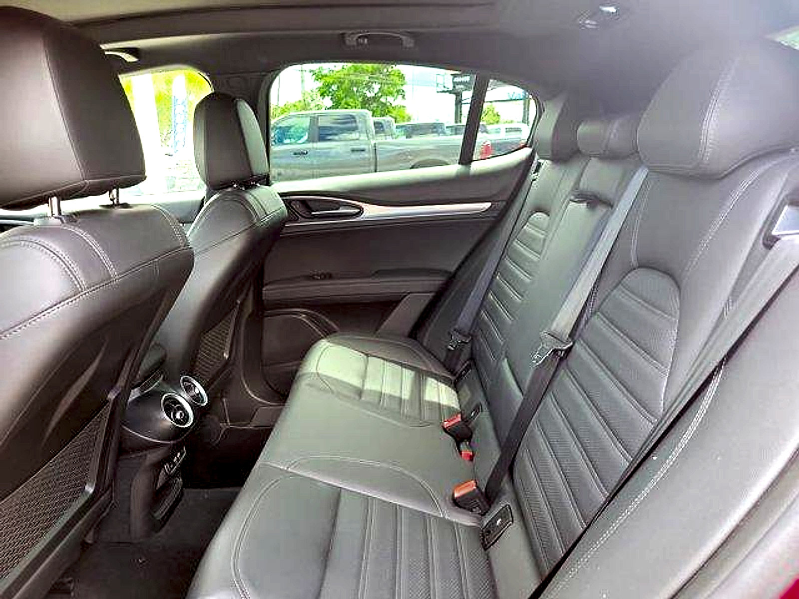 Used 2024 Alfa Romeo Stelvio Veloce AWD/4WD image 11