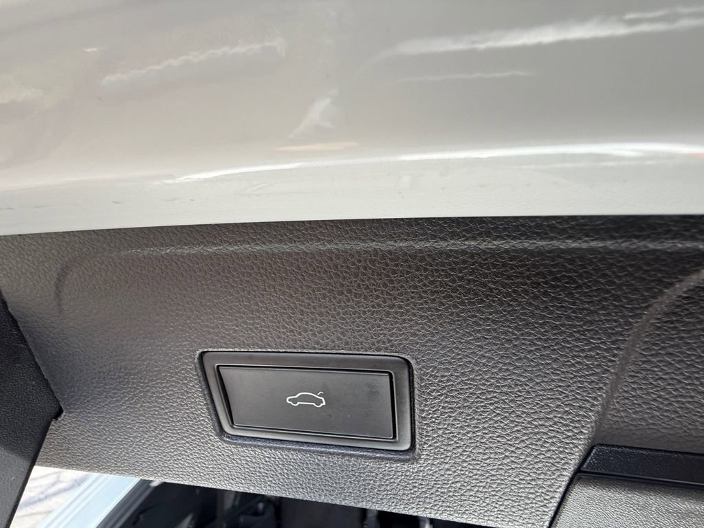 Used 2022 Volkswagen Atlas SEL R-Line image 30