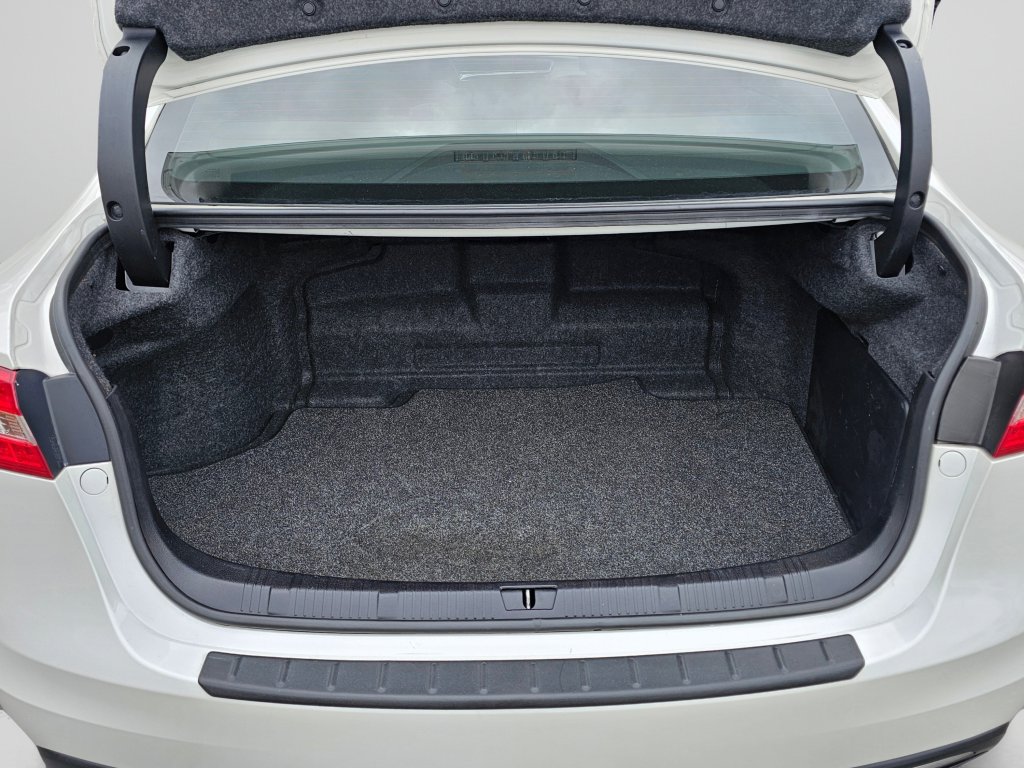 Used 2013 Toyota Avalon Limited FWD image 17