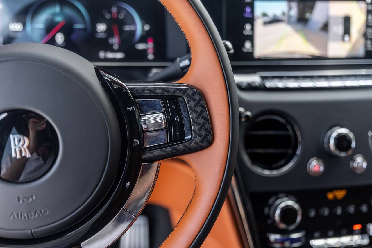 Certified 2025 Rolls-Royce Cullinan Black Badge w/ Leather Finishing Pack AWD/4WD image 24