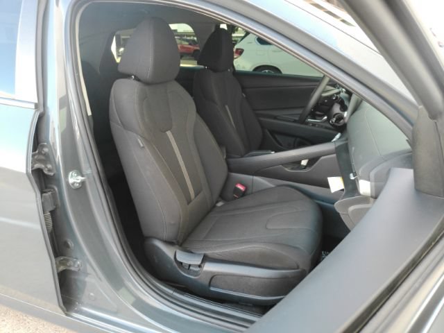 Used 2026 Hyundai Elantra SE FWD image 20