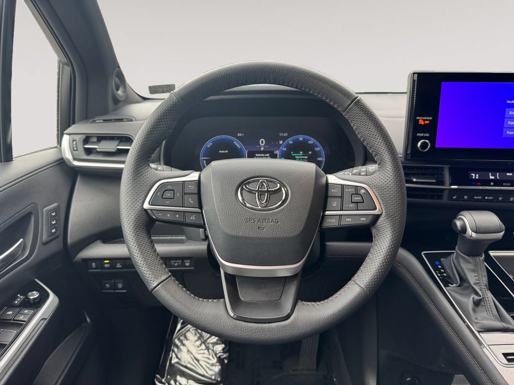 Used 2025 Toyota Sienna Limited AWD/4WD image 12