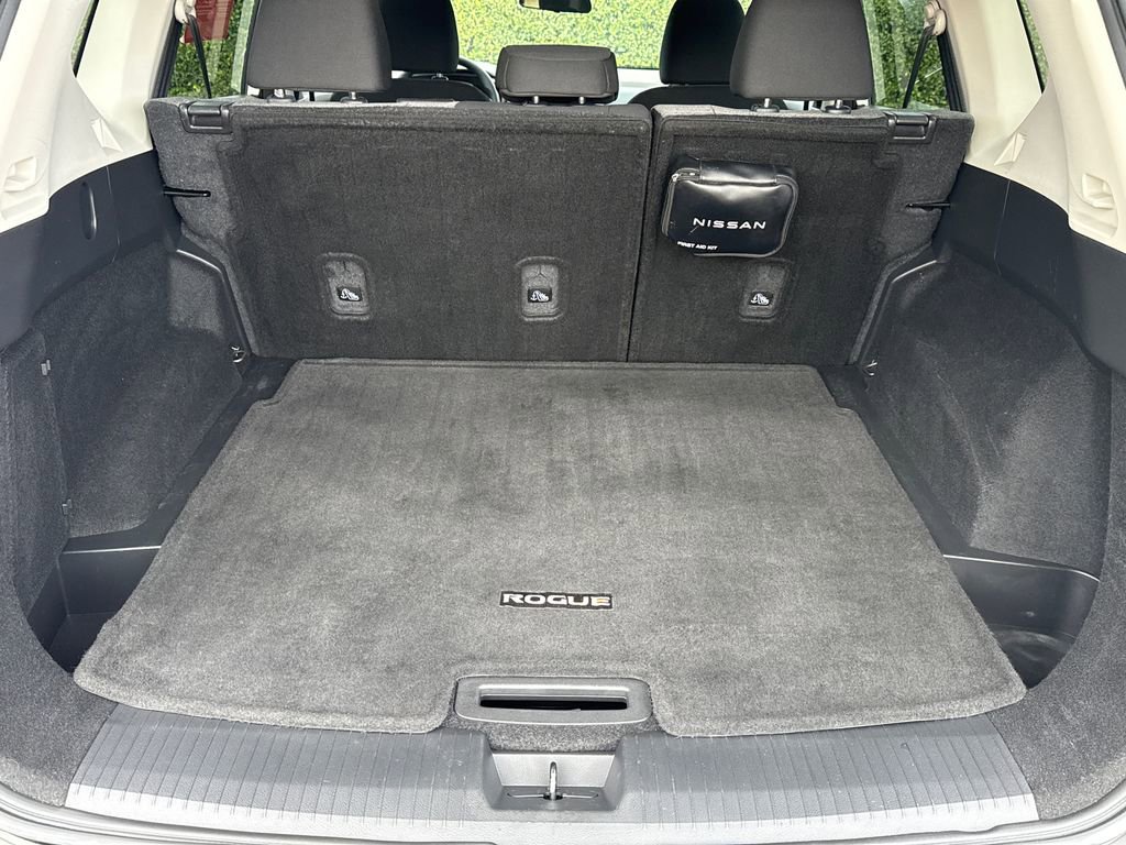 Used 2023 Nissan Rogue SV image 12
