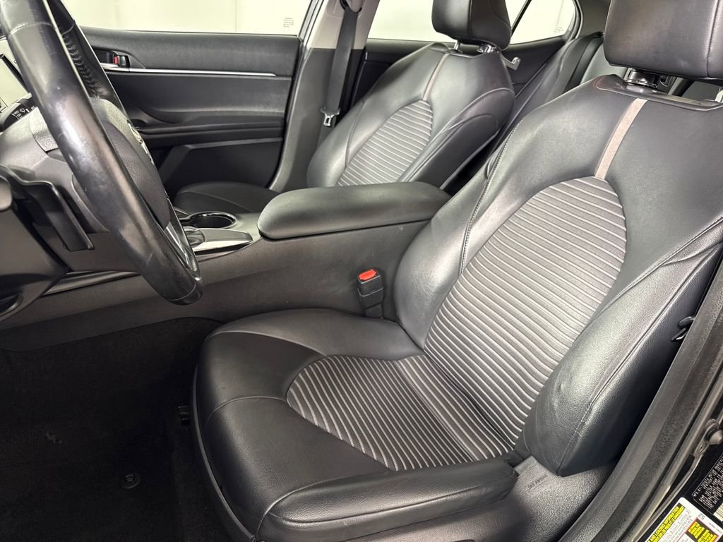 Used 2020 Toyota Camry SE image 11