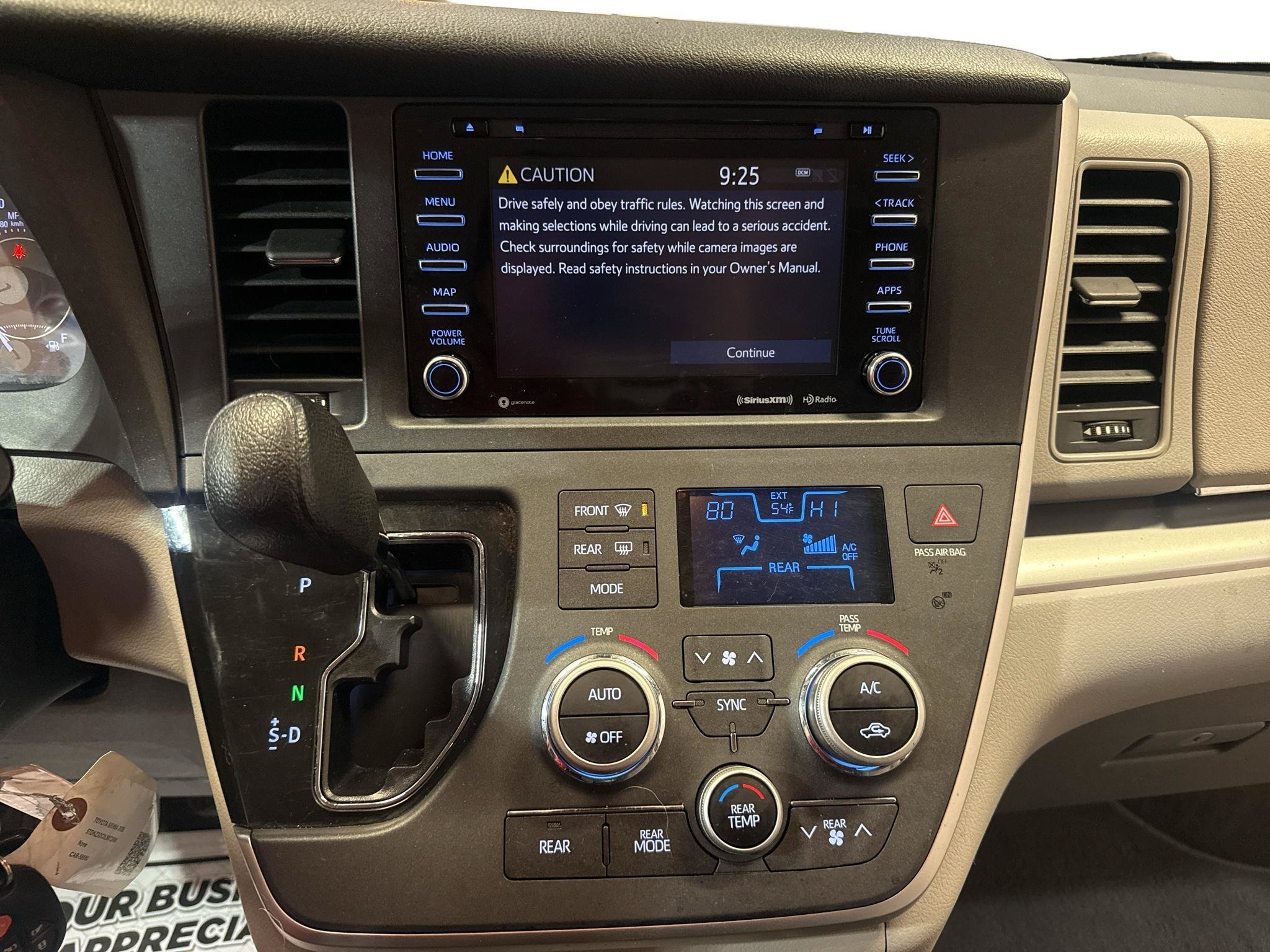Used 2020 Toyota Sienna LE FWD image 19