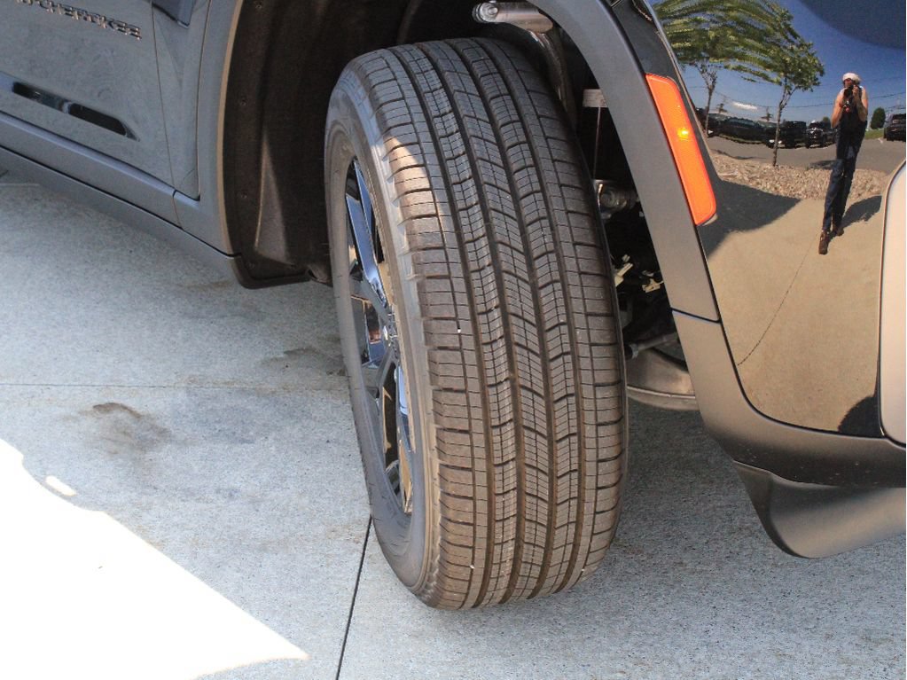 New 2026 Jeep Grand Cherokee L 4WD image 39