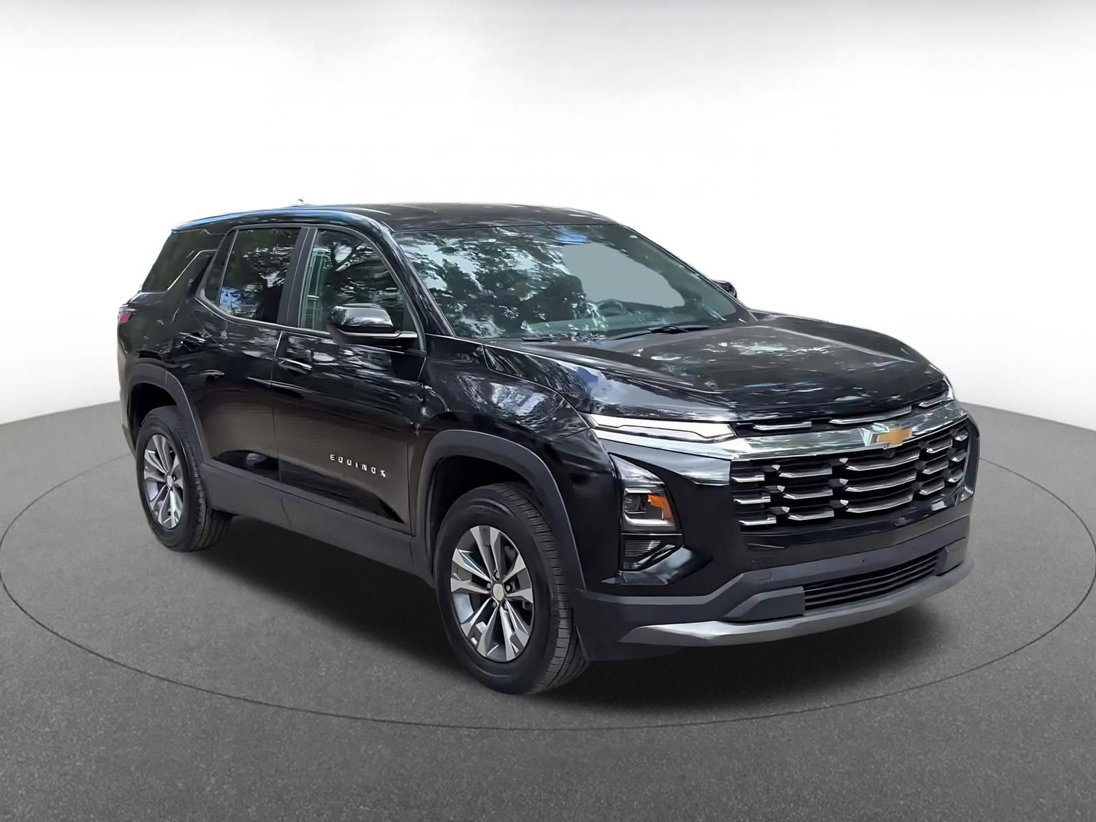 Used 2025 Chevrolet Equinox LT FWD image 3