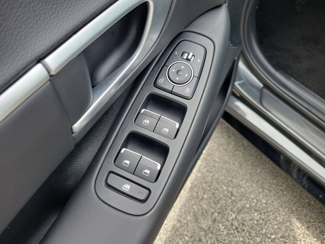 Used 2025 Hyundai Sonata SEL FWD image 13