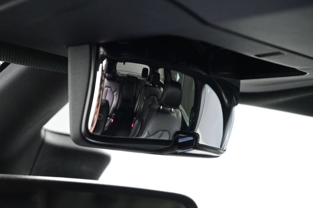Used 2025 Chrysler Pacifica Select FWD image 27