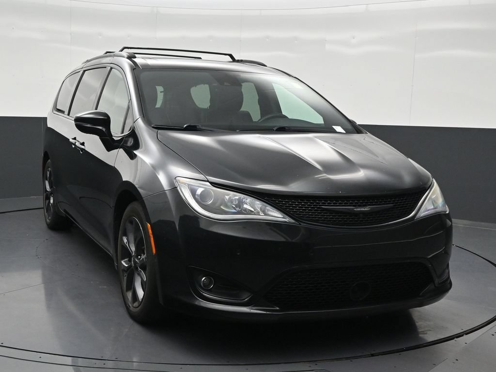 Used 2019 Chrysler Pacifica Limited w/ Advanced Safetytec Group FWD image 8