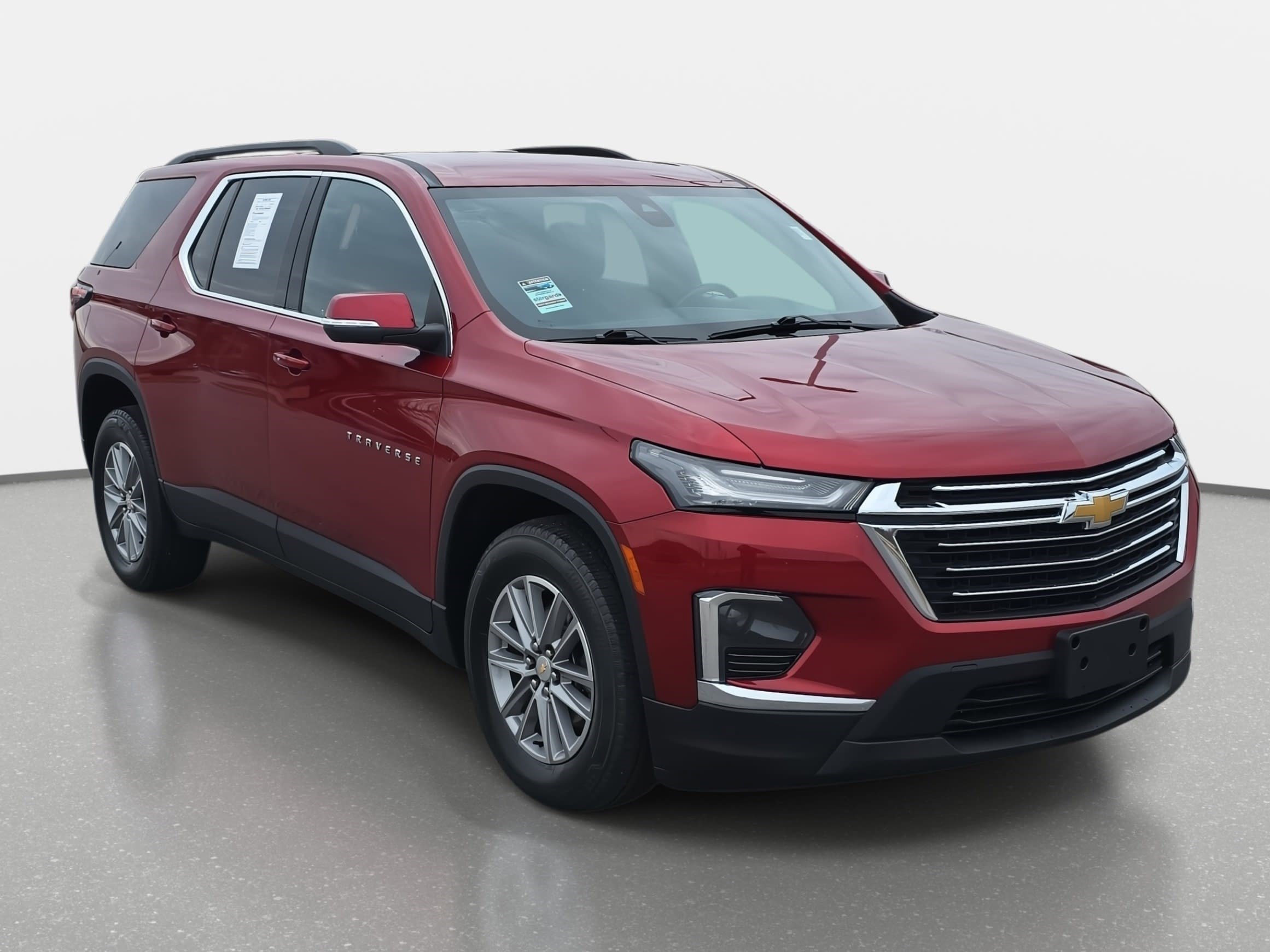 Used 2022 Chevrolet Traverse LT image 3