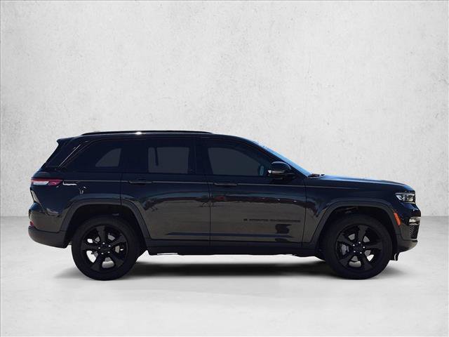 Used 2024 Jeep Grand Cherokee Limited w/ Black Appearance Package AWD/4WD image 4