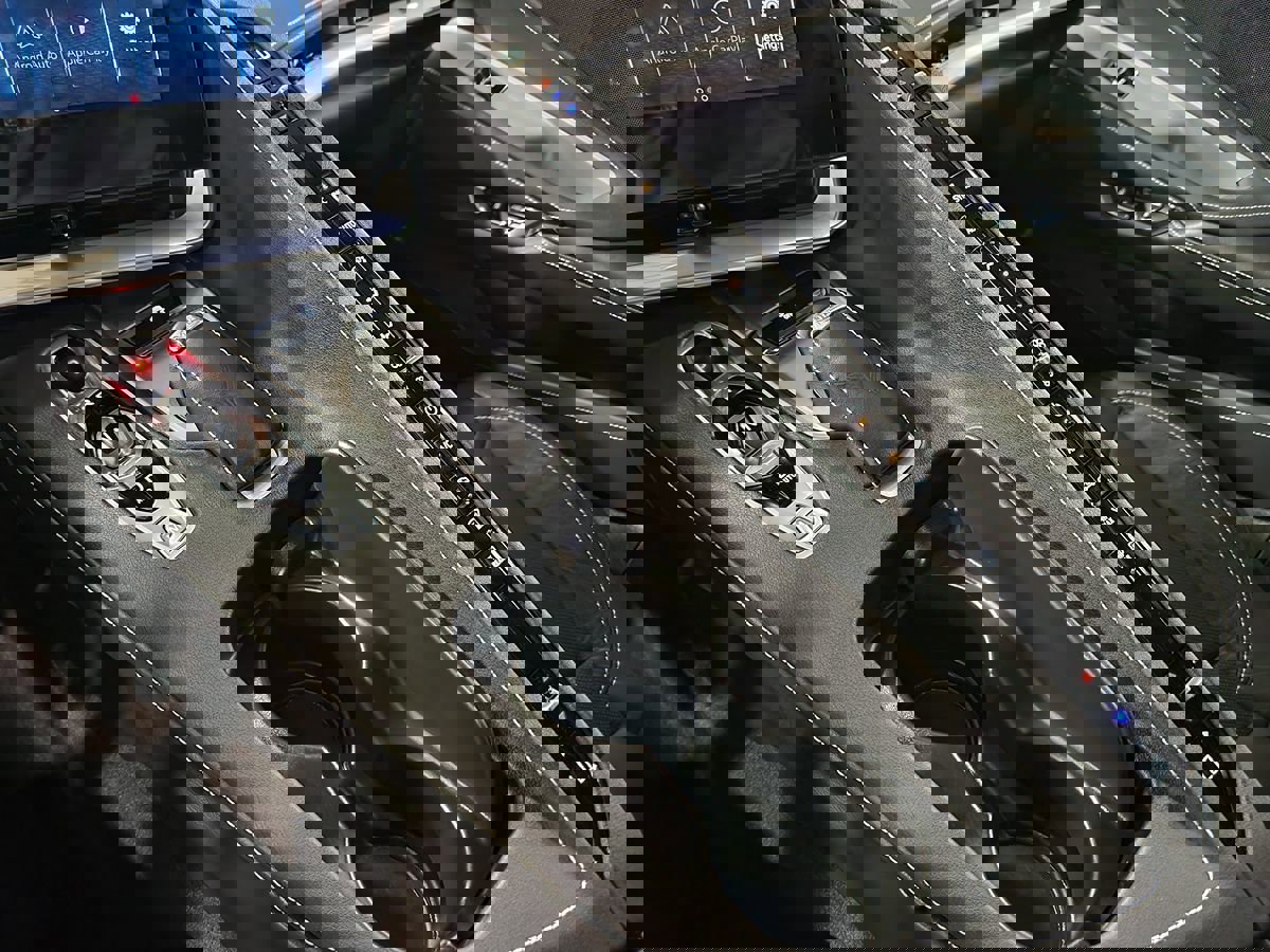 Used 2024 Chevrolet Corvette Stingray Coupe w/ 1LT image 39