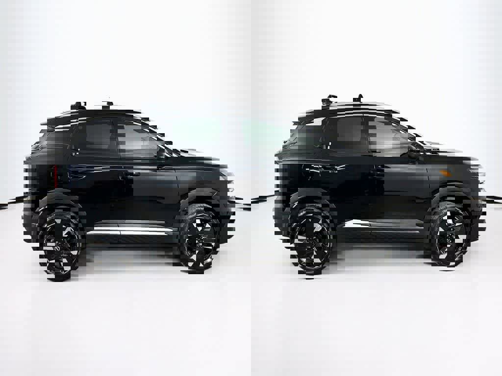 Used 2025 Nissan Kicks SR FWD image 25