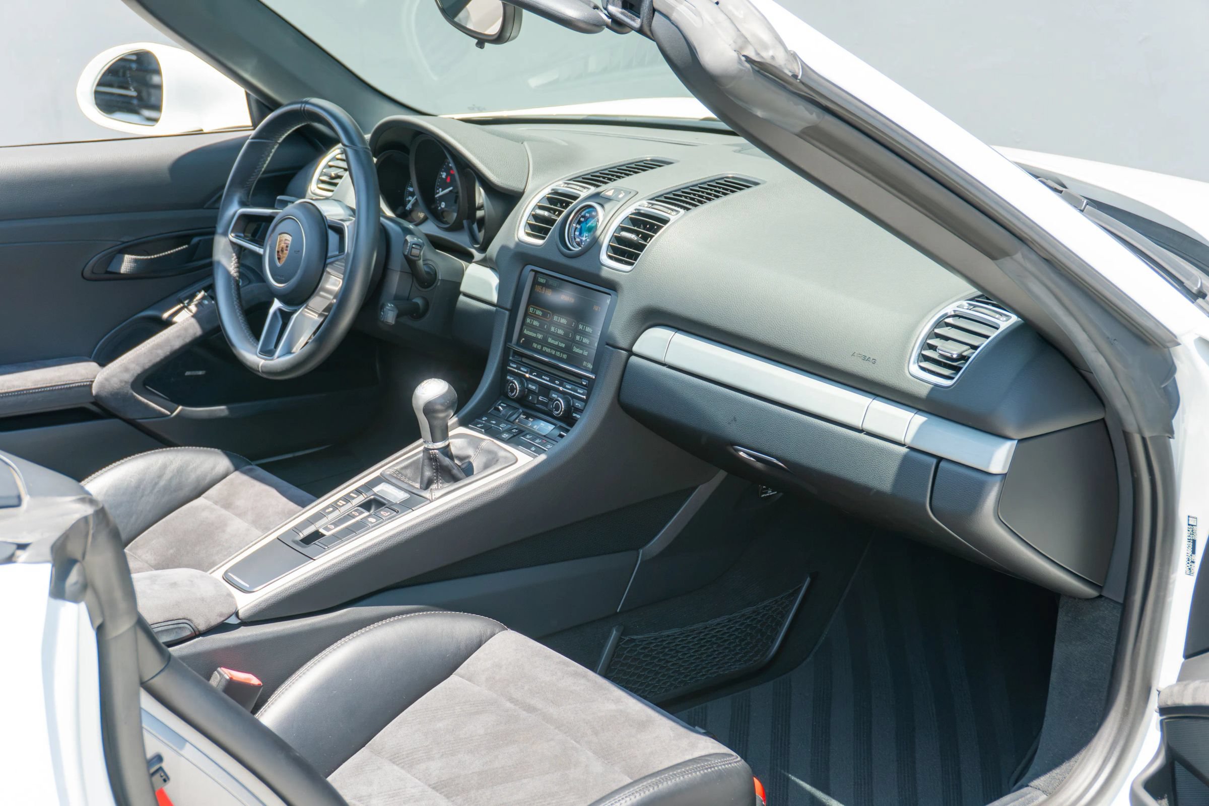 Used 2016 Porsche Boxster Spyder RWD image 15
