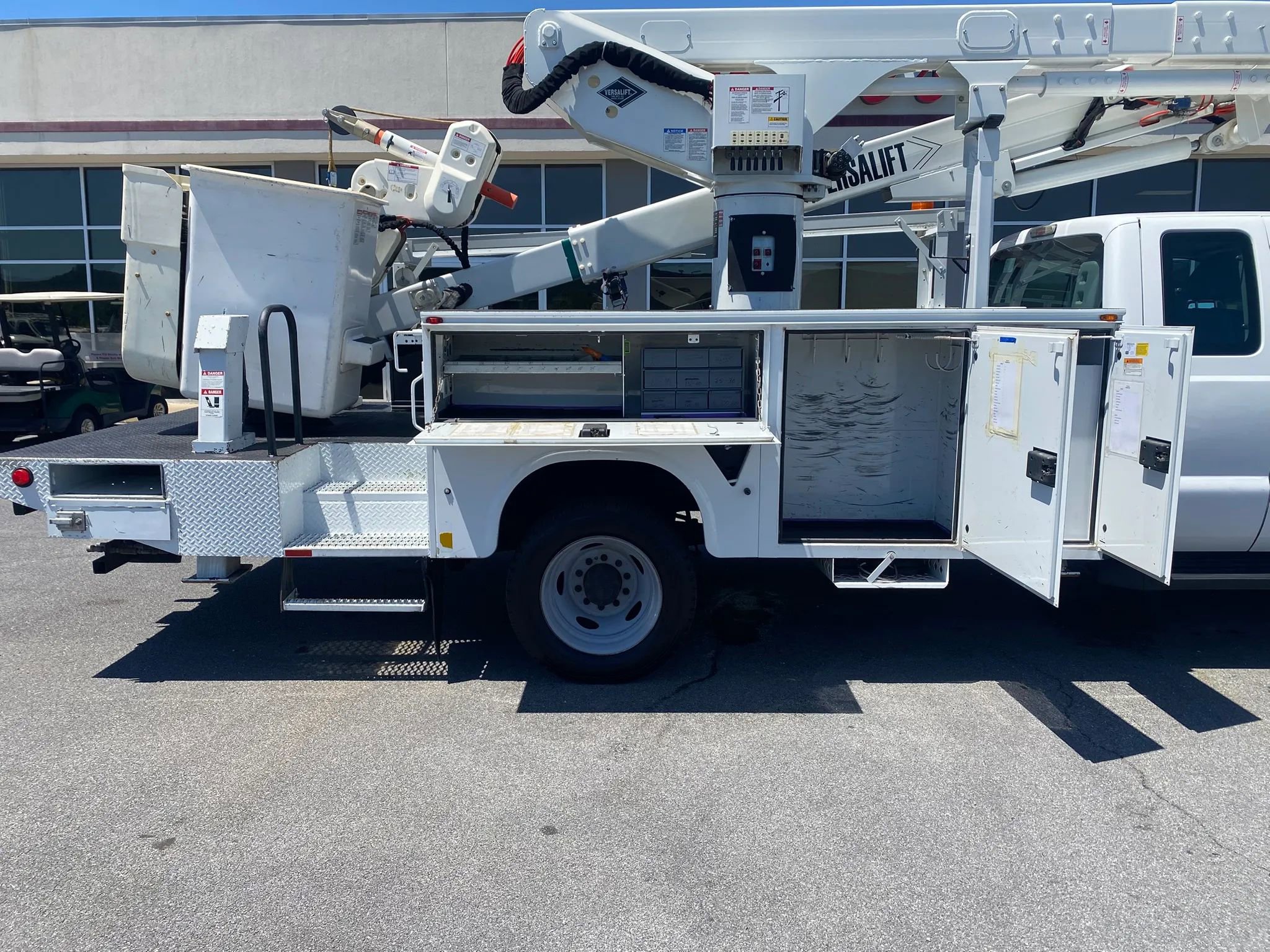 Used 2014 Ford F550 4x4 SuperCab Super Duty image 32