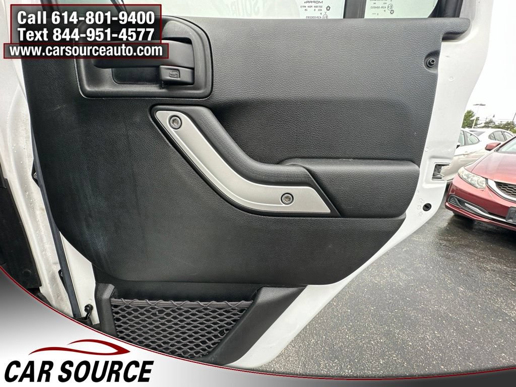 Used 2017 Jeep Wrangler Unlimited Sahara w/ Connectivity Group AWD/4WD image 25