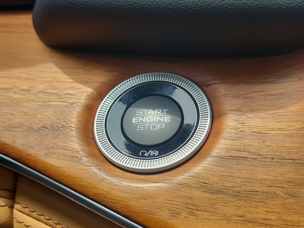 Used 2022 Jeep Grand Cherokee Summit AWD/4WD image 31