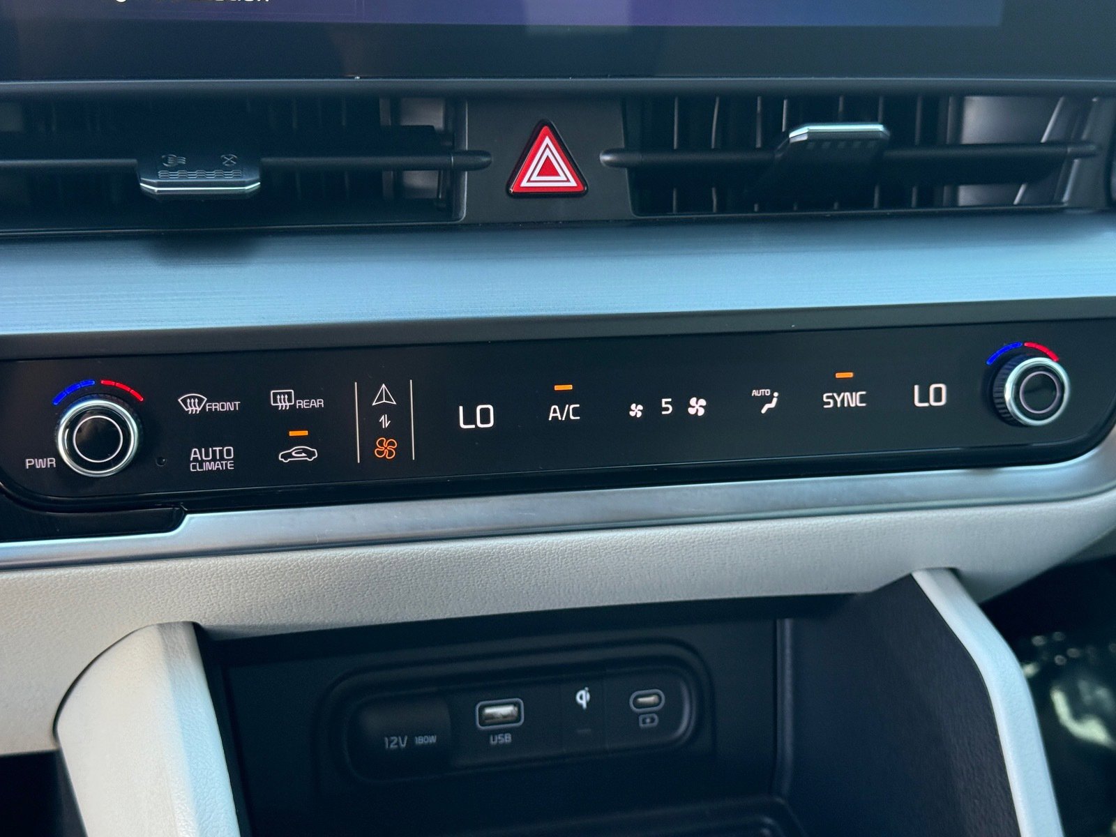 Used 2025 Kia Sportage EX image 22