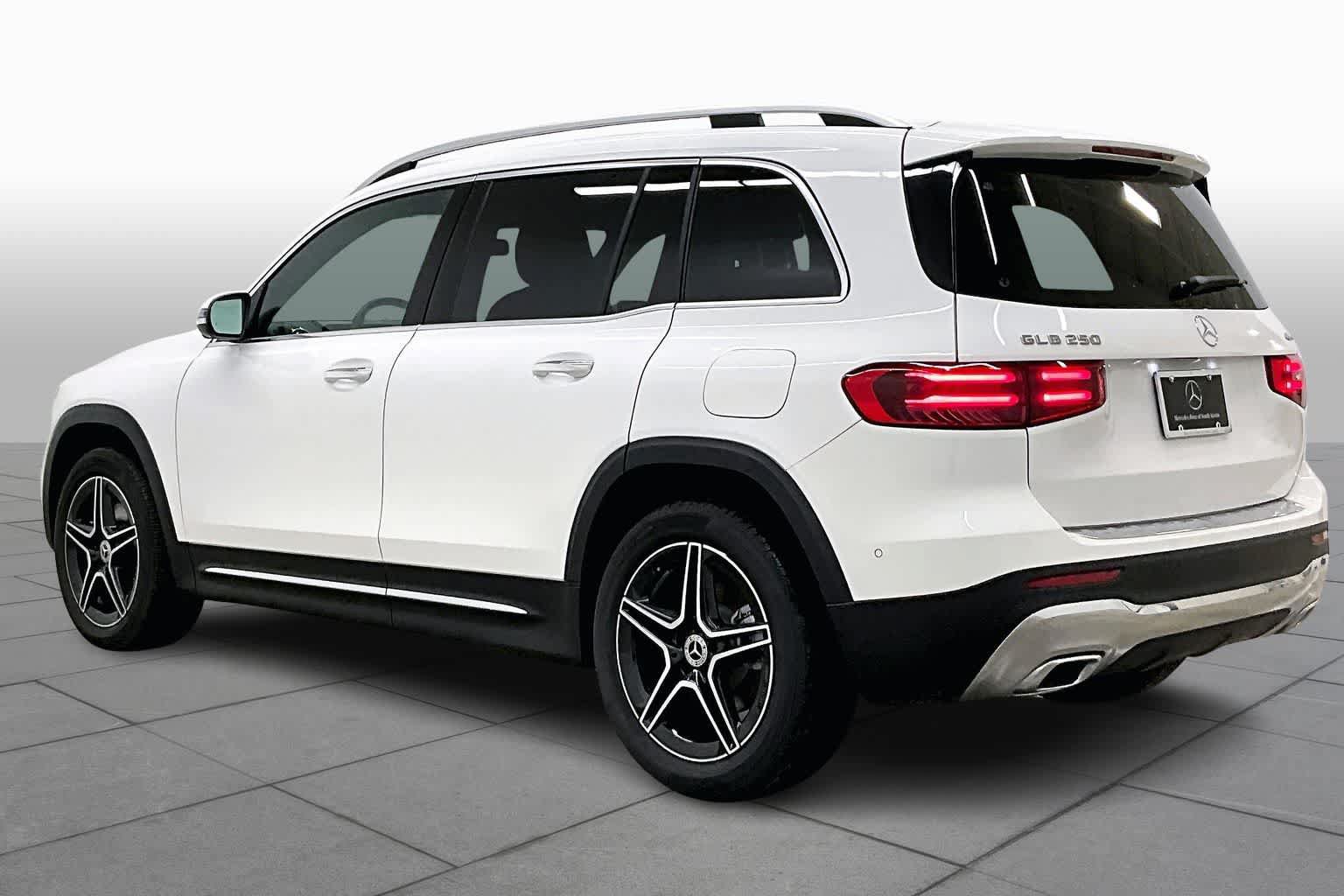Used 2026 Mercedes-Benz GLB 250 4MATIC image 12