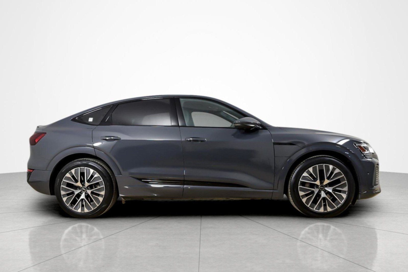 Used 2024 Audi Q8 e-tron Premium Plus AWD/4WD image 6
