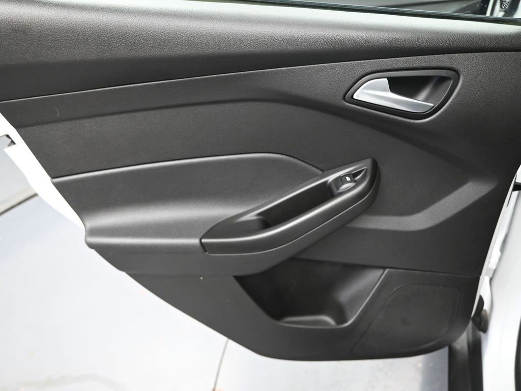 Used 2018 Ford Focus SE image 22