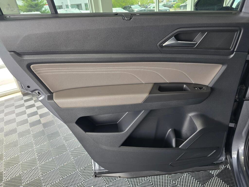 Used 2023 Volkswagen Atlas SE w/ Panoramic Sunroof Package image 37