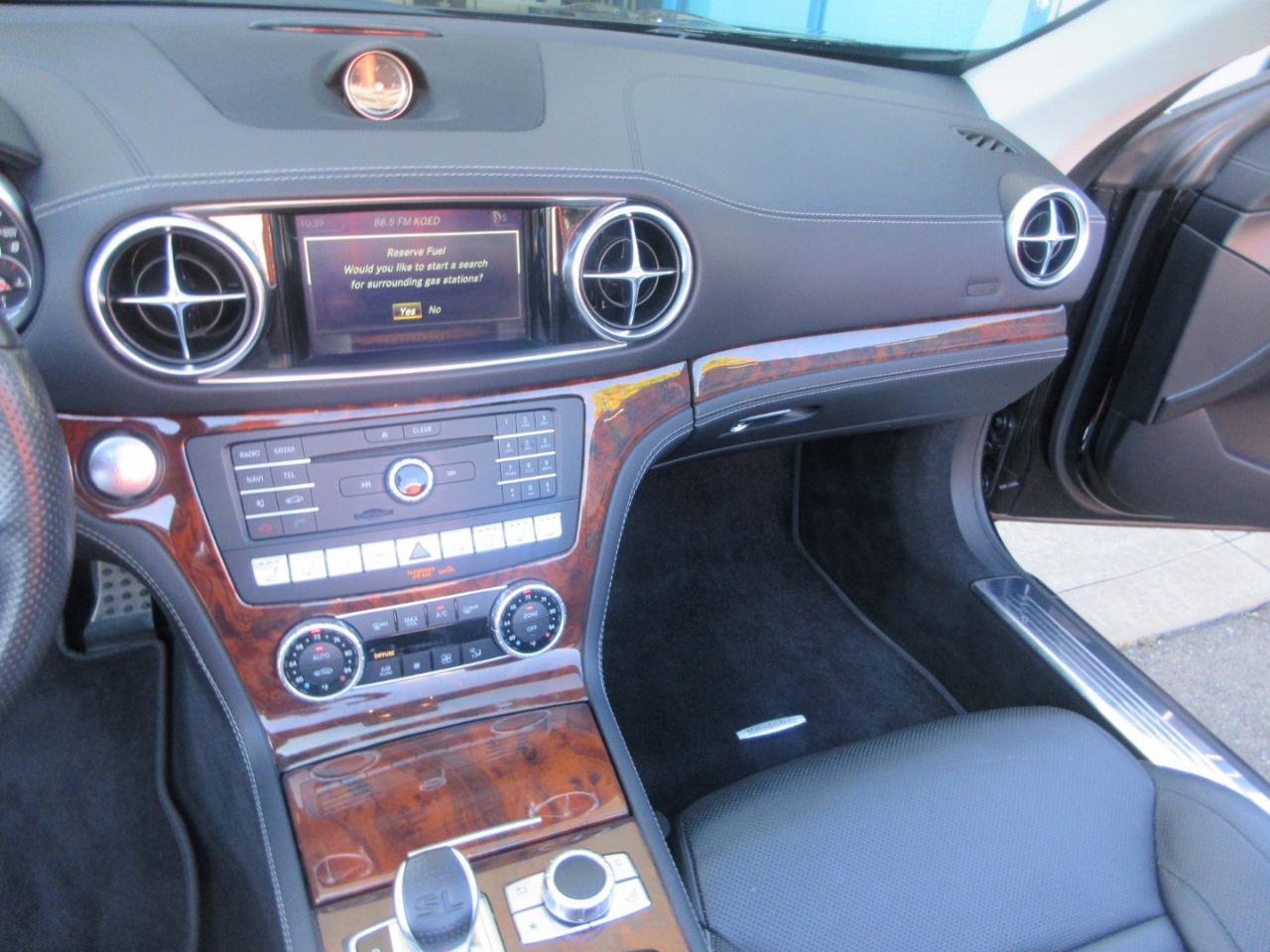 Used 2017 Mercedes-Benz SL 550 image 37