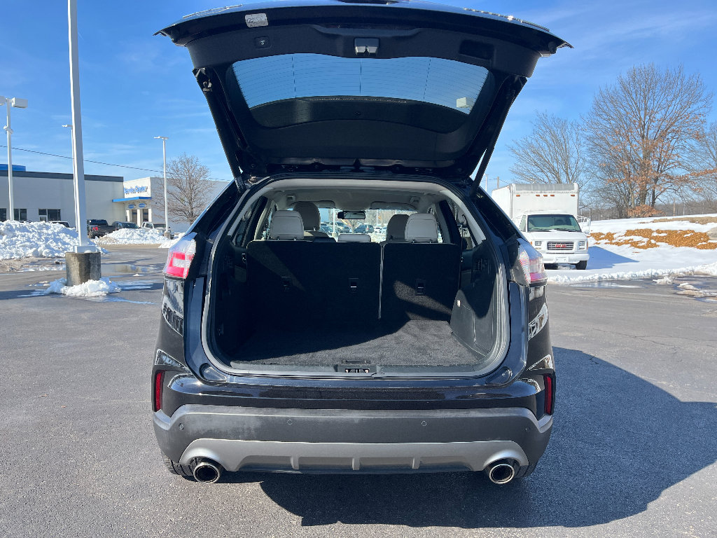 Used 2019 Ford Edge Titanium image 11