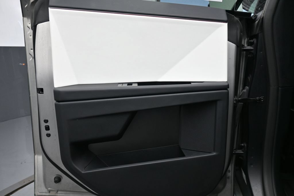 Used 2024 Tesla Cybertruck AWD Crew Cab image 19