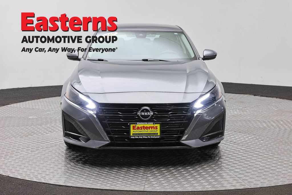 Used 2023 Nissan Altima 2.5 SV AWD/4WD image 2