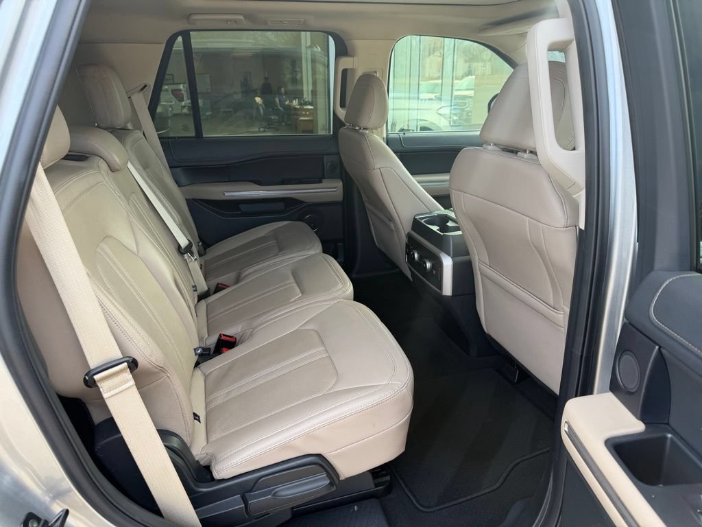 Used 2024 Ford Expedition Limited AWD/4WD image 7