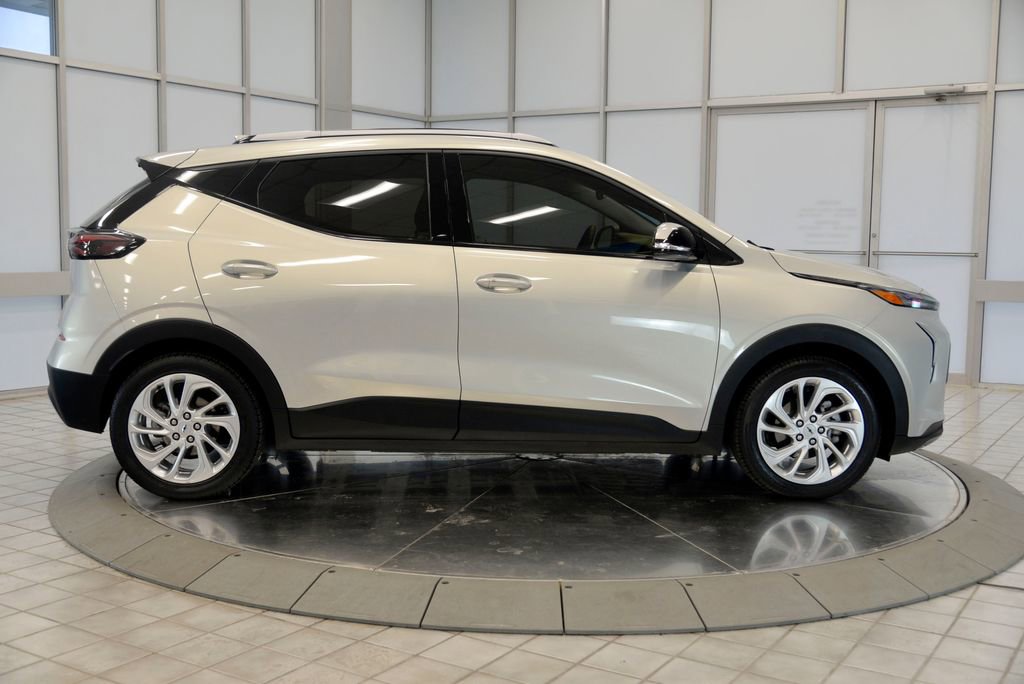 Used 2023 Chevrolet Bolt EUV LT w/ Driver Confidence Package image 9