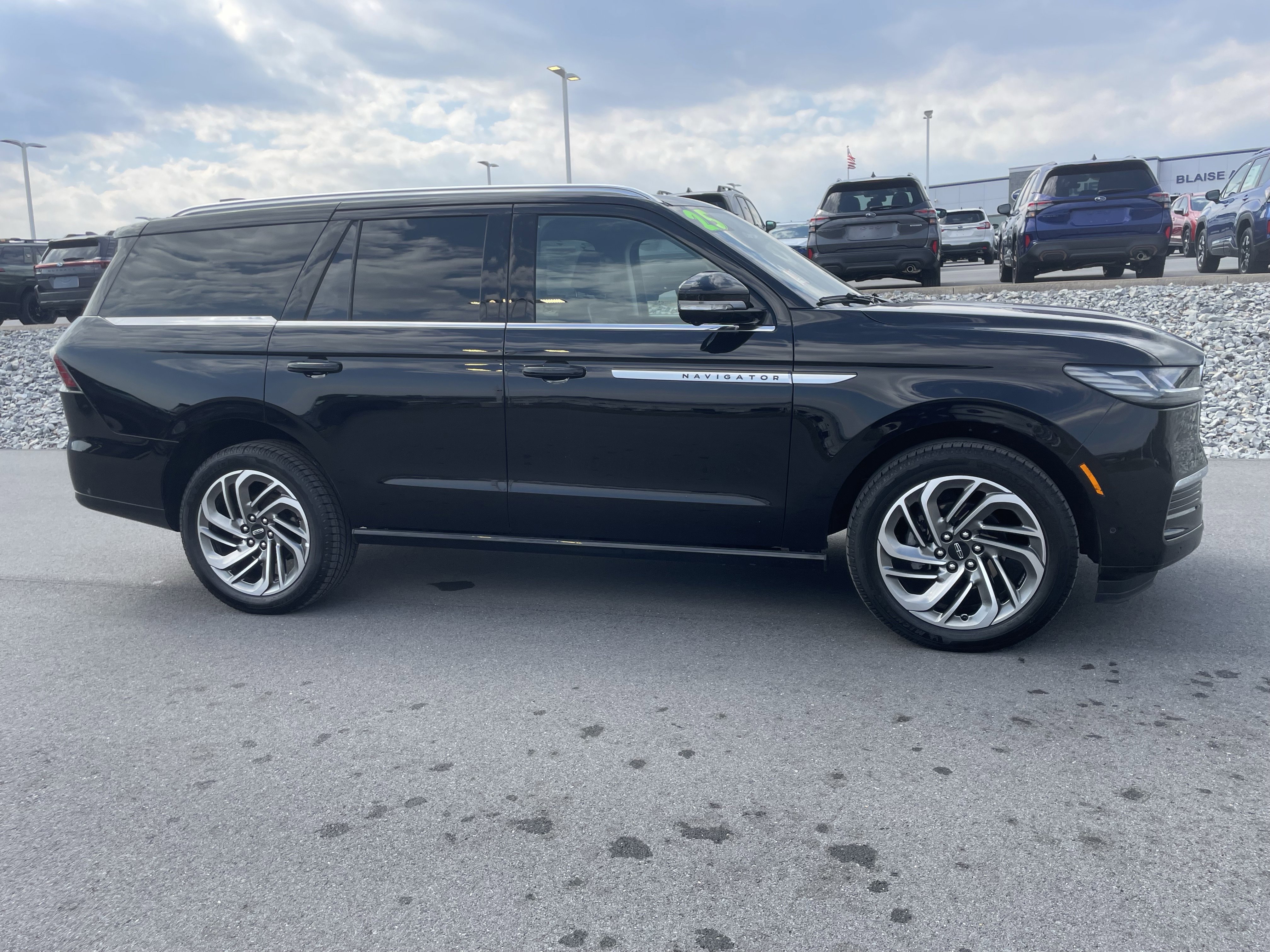 Used 2025 Lincoln Navigator Reserve video 2