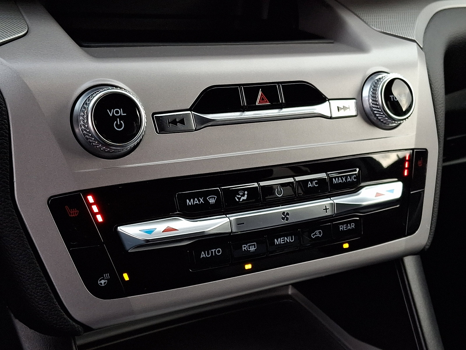 Certified 2023 Ford Explorer XLT w/ Equipment Group 202A image 17