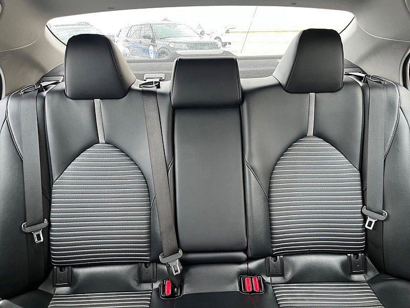 Used 2021 Toyota Camry SE image 30