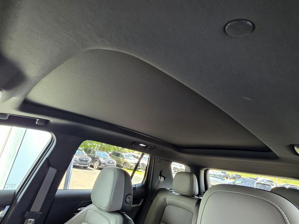 Used 2026 GMC Terrain Elevation w/ Elevation Premium Package FWD image 9