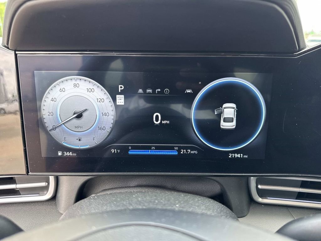 Used 2025 Hyundai Elantra SEL image 40