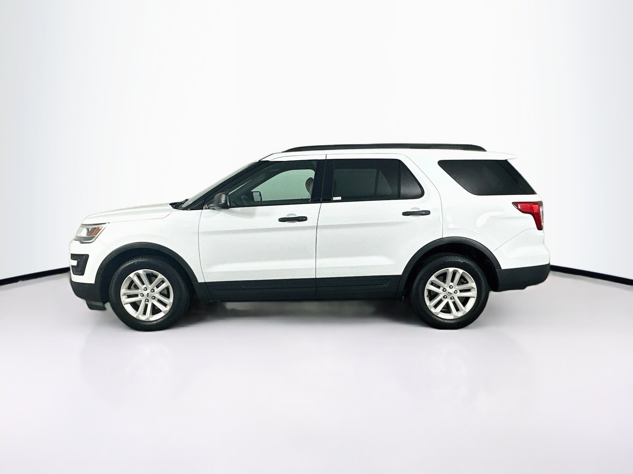 Used 2017 Ford Explorer FWD image 4