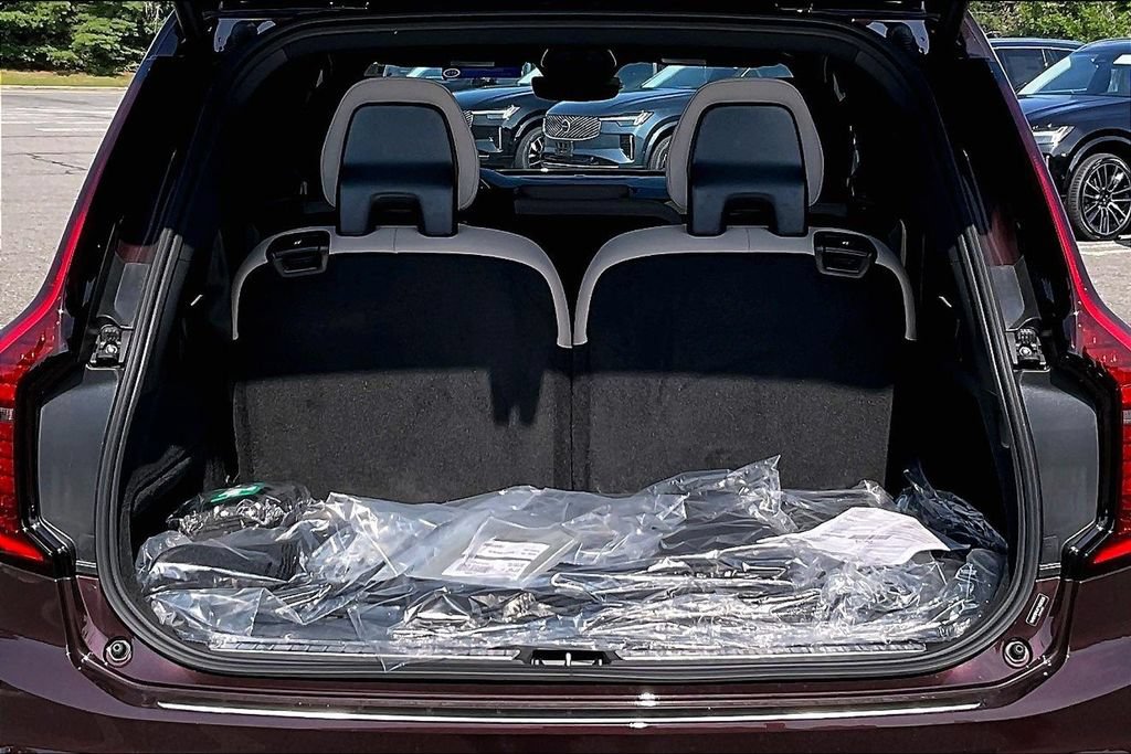 New 2026 Volvo XC90 B5 Plus w/ Protection Package Premier AWD/4WD image 4