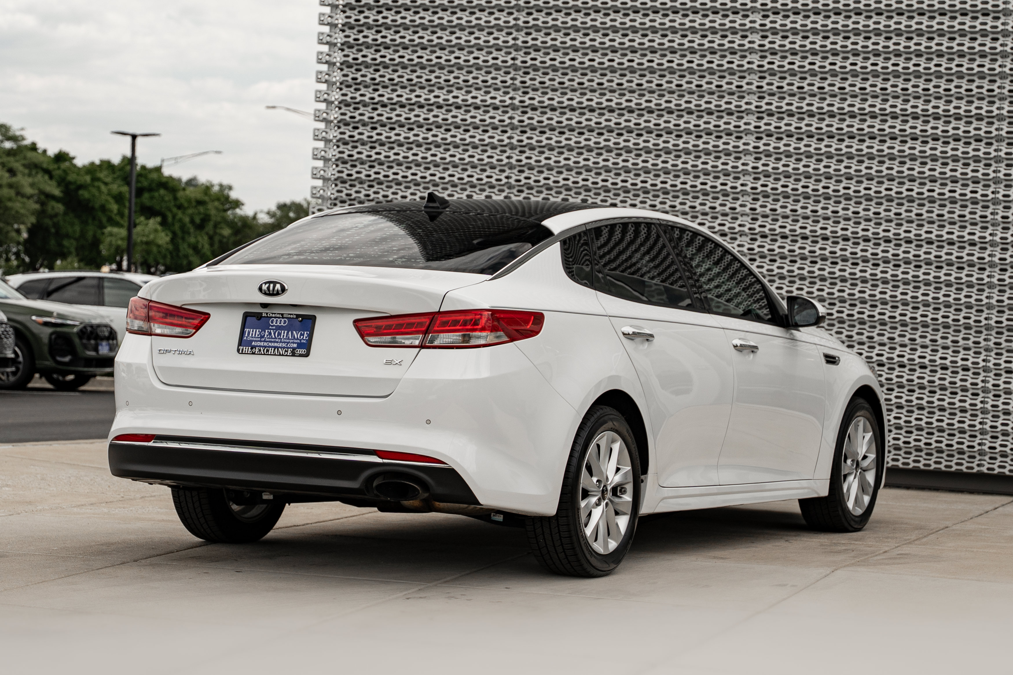 Used 2017 Kia Optima EX w/ Premium Package FWD image 4