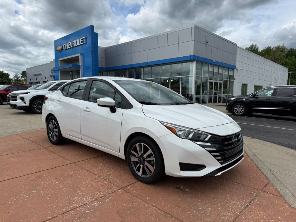 Used 2024 Nissan Versa SV image 1