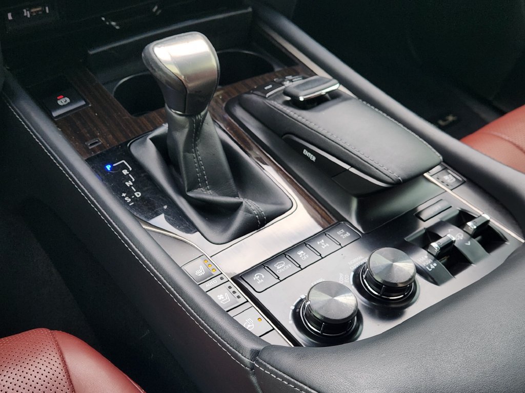 Used 2020 Lexus LX 570 4WD w/ Luxury Package image 20