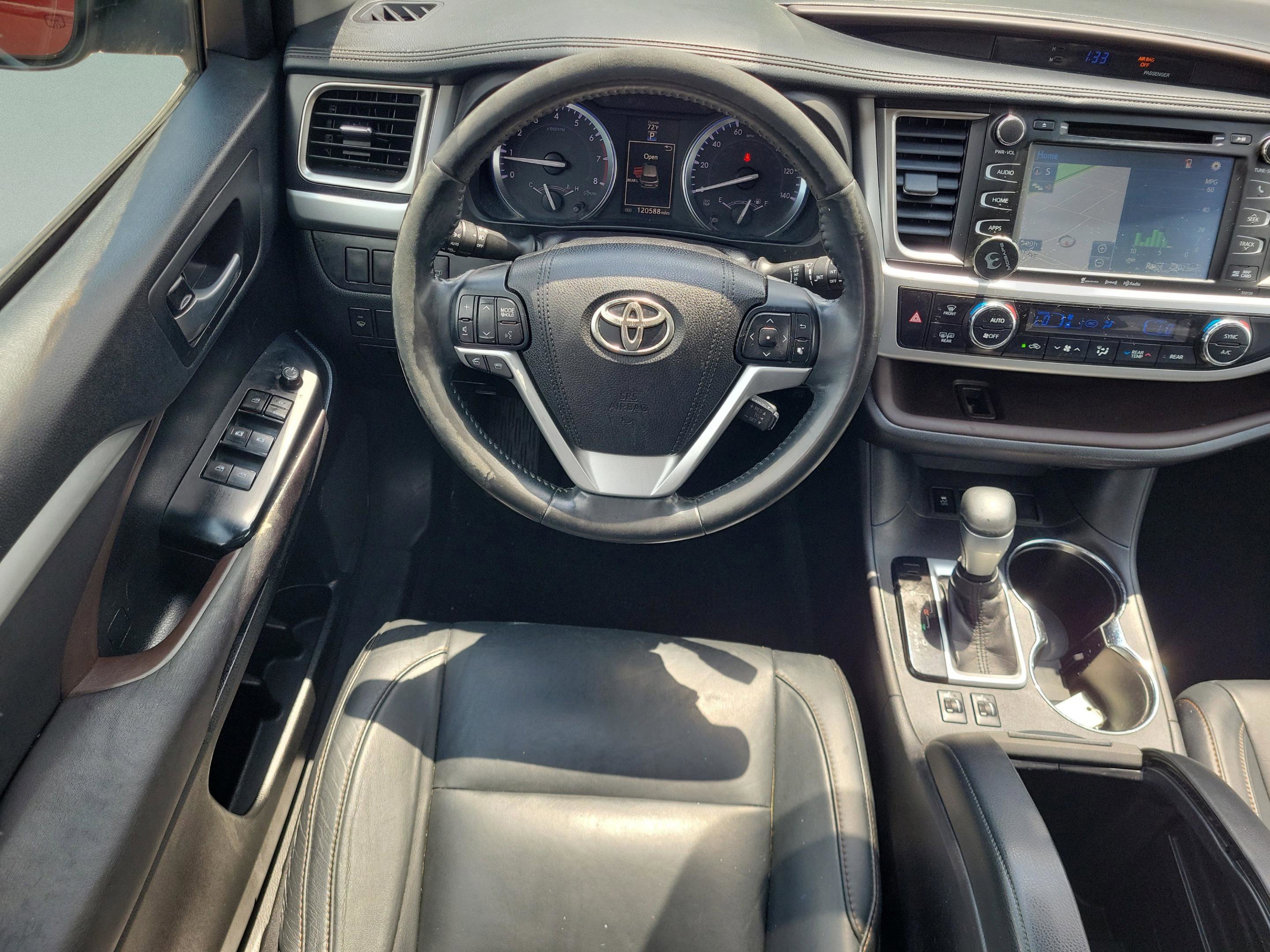 Used 2016 Toyota Highlander XLE image 18