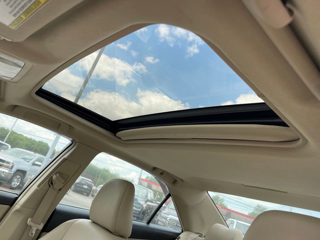 Used 2012 Toyota Camry XLE w/ Leather Pkg FWD image 16